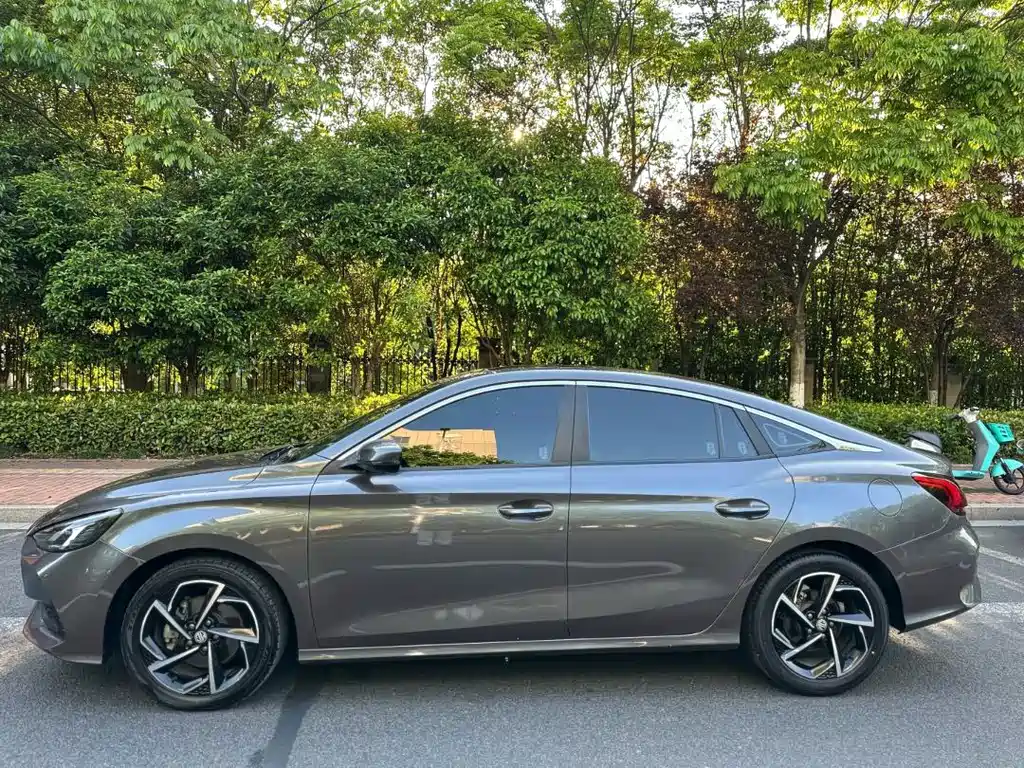 MG MG5 2021