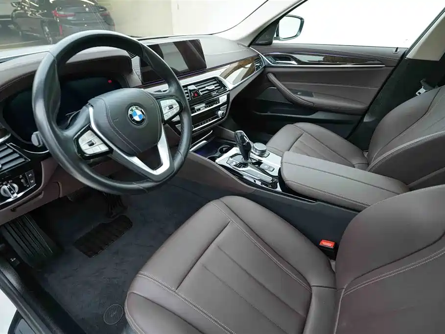 BMW 5 Series 2020 — фото 10