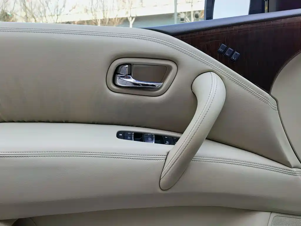 Nissan Patrol 2016 — фото 10