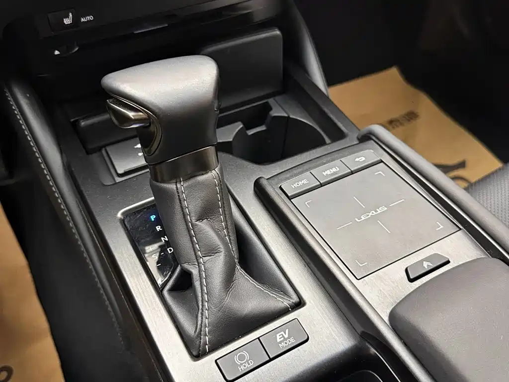 Lexus ES 2021 — фото 16