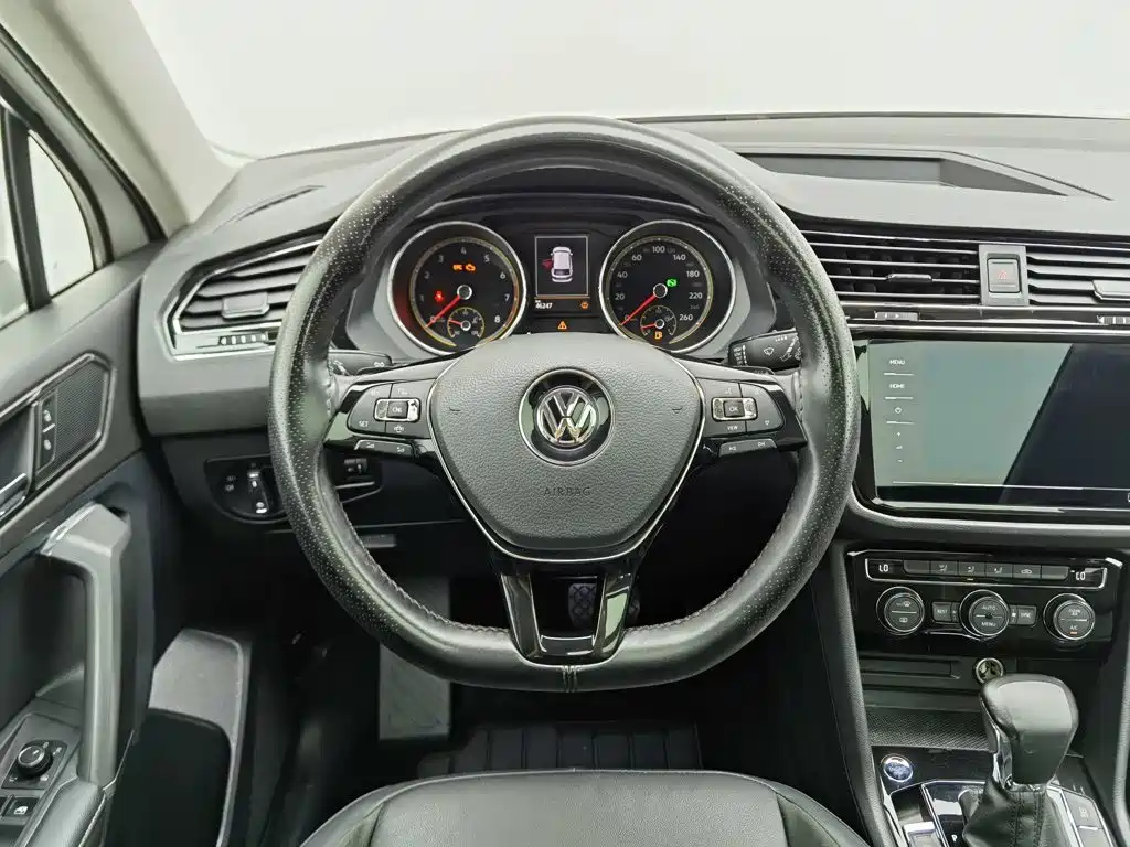 Volkswagen Tiguan L 2020 — фото 11
