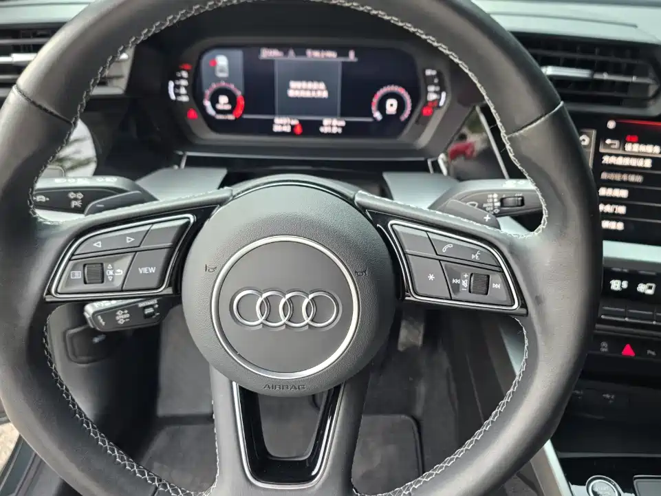 Audi A3 2023 — фото 10