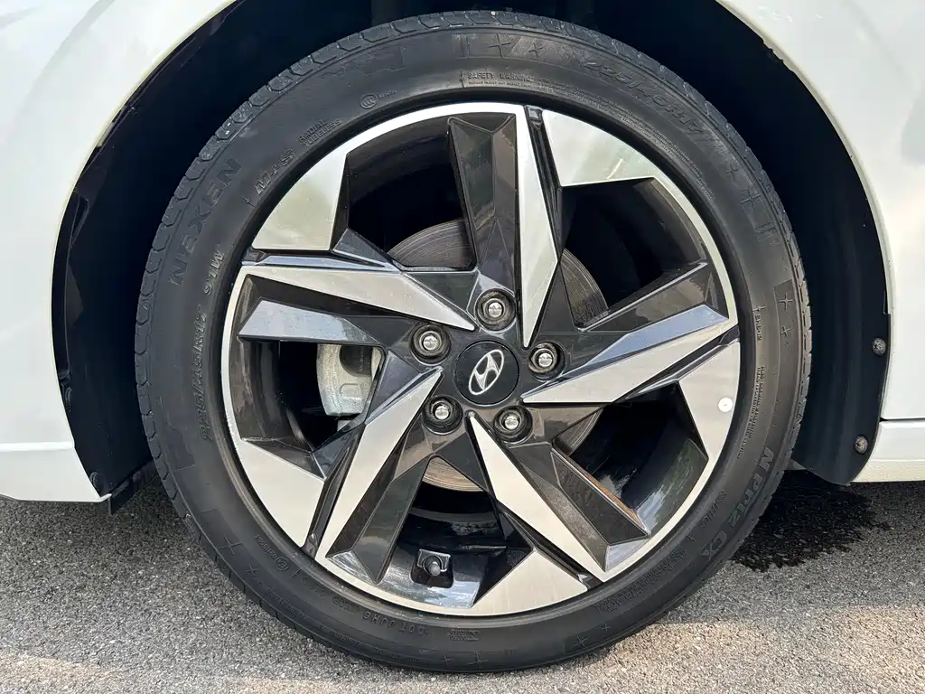 Hyundai Elantra 2022 — фото 25