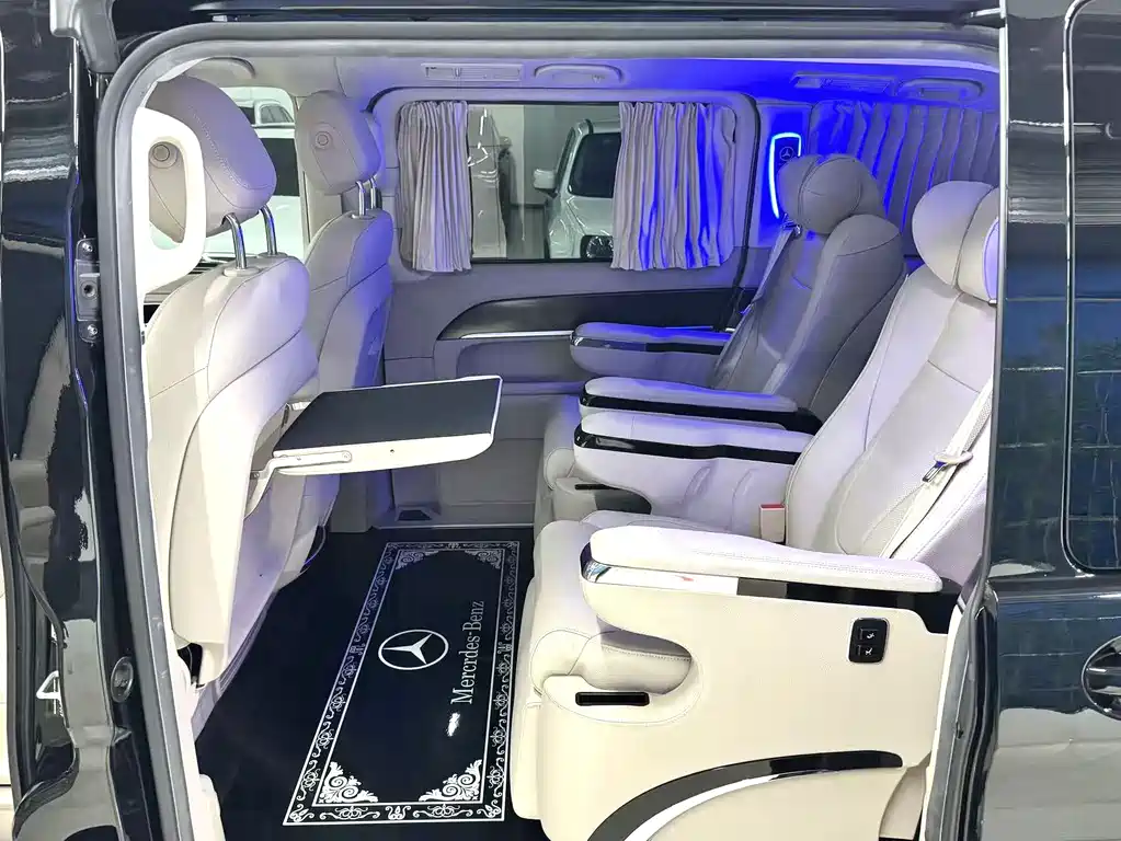 Mercedes-Benz V-Class 2021 — фото 11