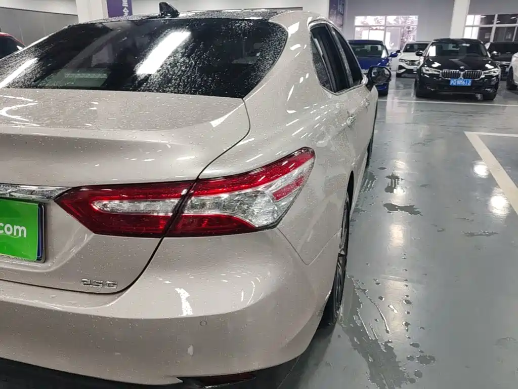 Toyota Camry 2022 — фото 8