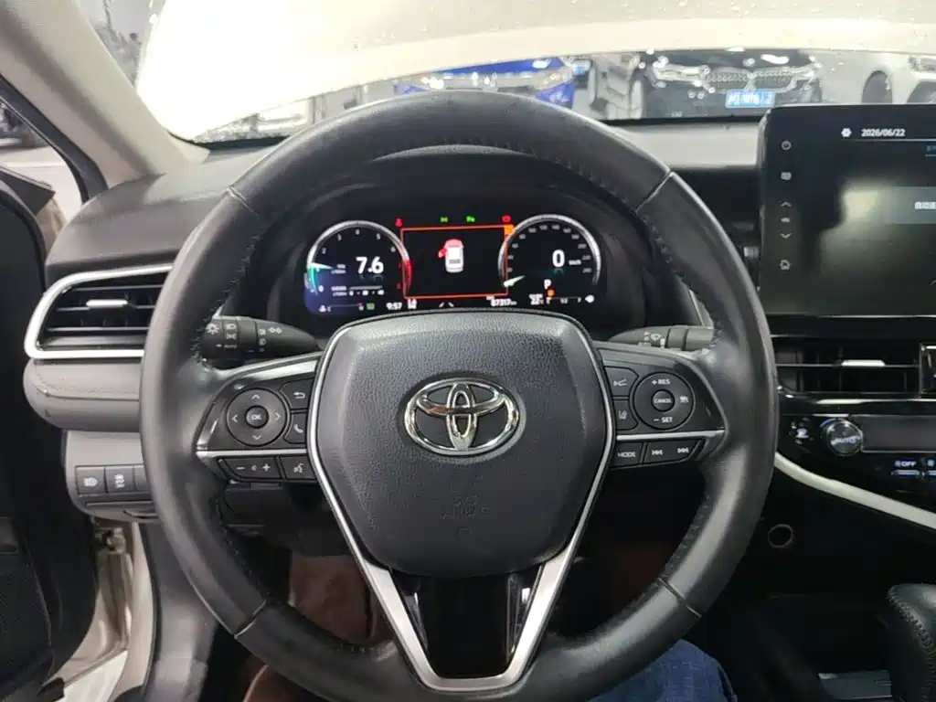 Toyota Camry 2022 — фото 11