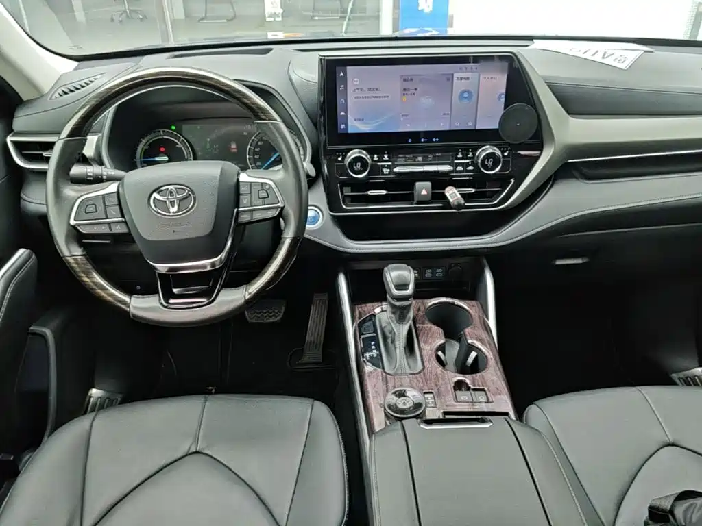 Toyota Highlander 2022 — фото 10
