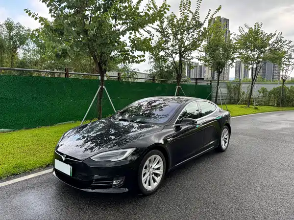Tesla Model S 2018