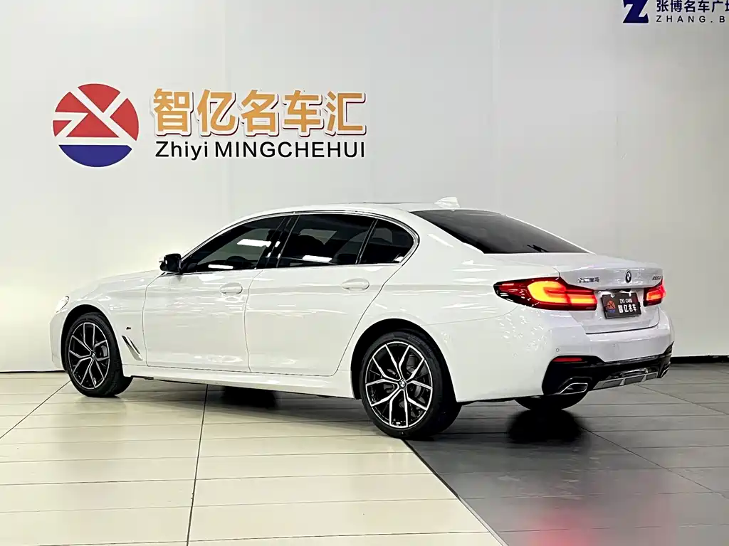 BMW 5 Series 2023 — фото 13