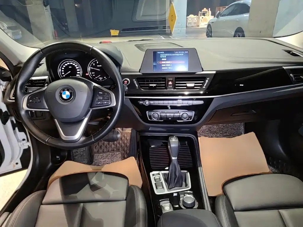 BMW 1 Series 2019 — фото 10