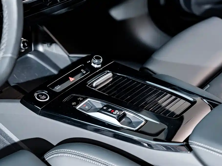 Audi Q6L e-tron 2025 — фото 14