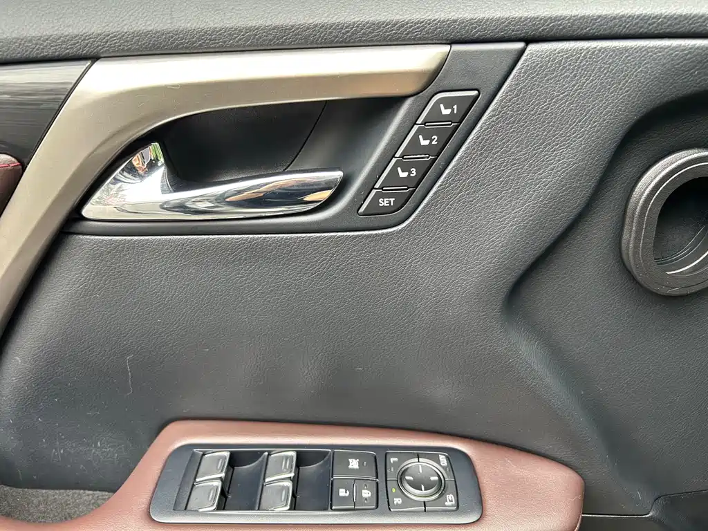 Lexus RX 2018 — фото 19