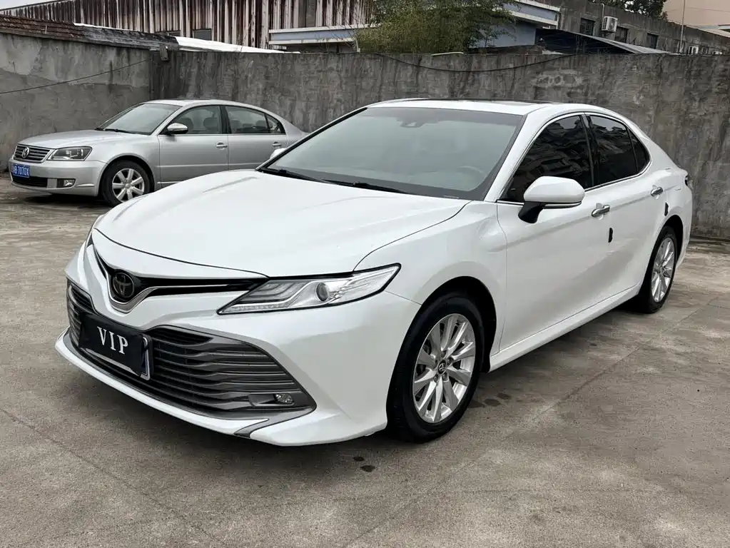 Toyota Camry 2020 — фото 1