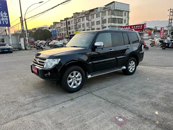 Mitsubishi Pajero 2011