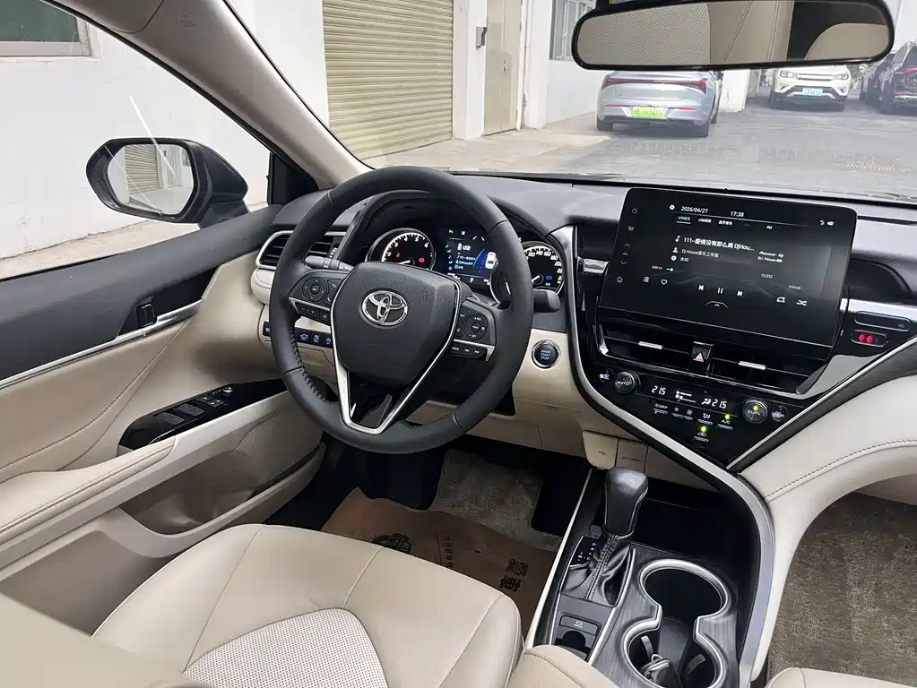 Toyota Camry 2023 — фото 11