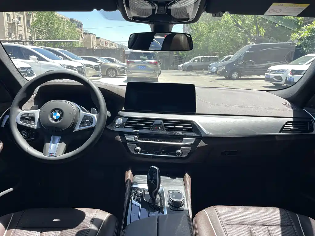 BMW 5 Series 2021 — фото 13