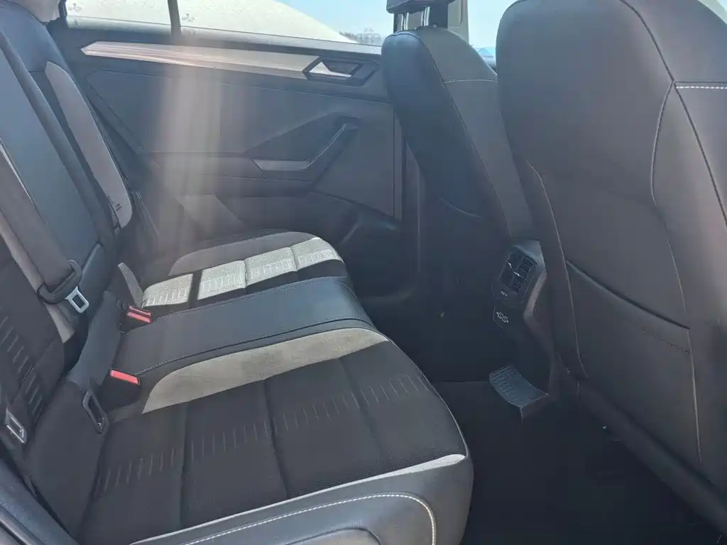 Volkswagen T-Roc 2022 — фото 10