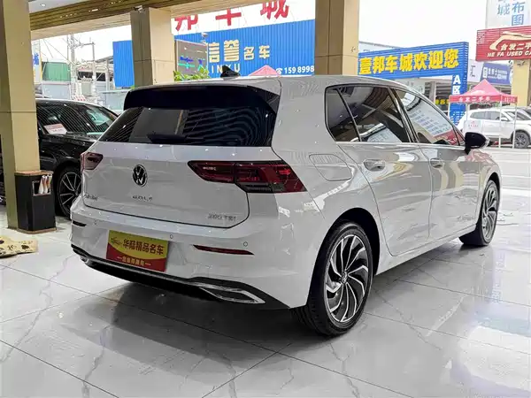 Volkswagen Golf 2024