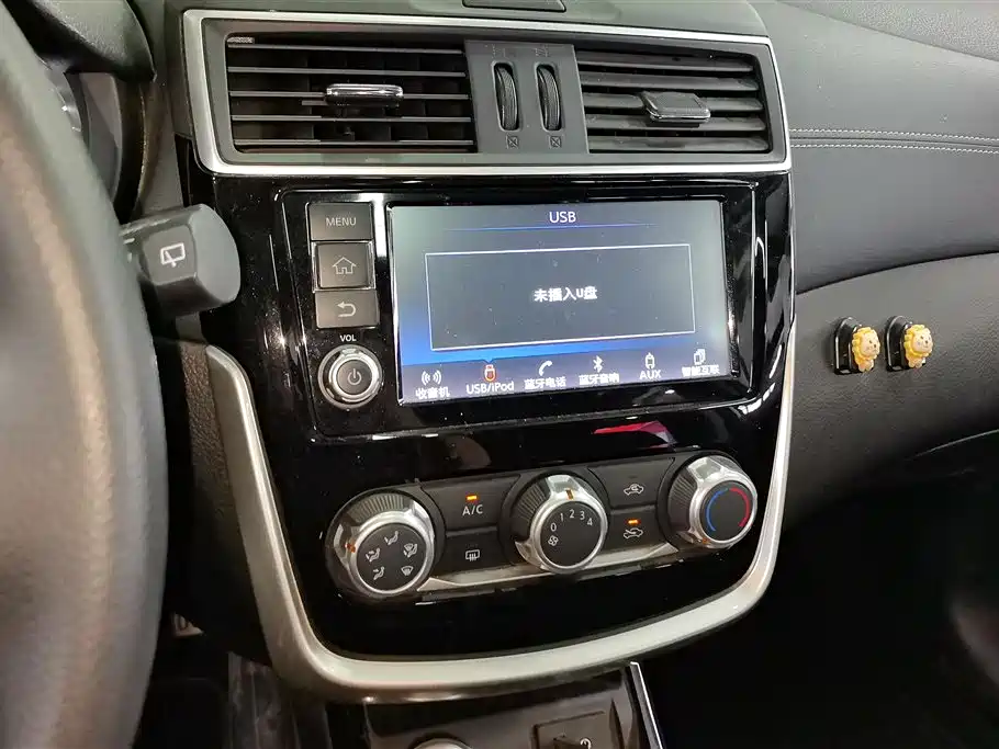 Nissan Tiida 2018 — фото 13
