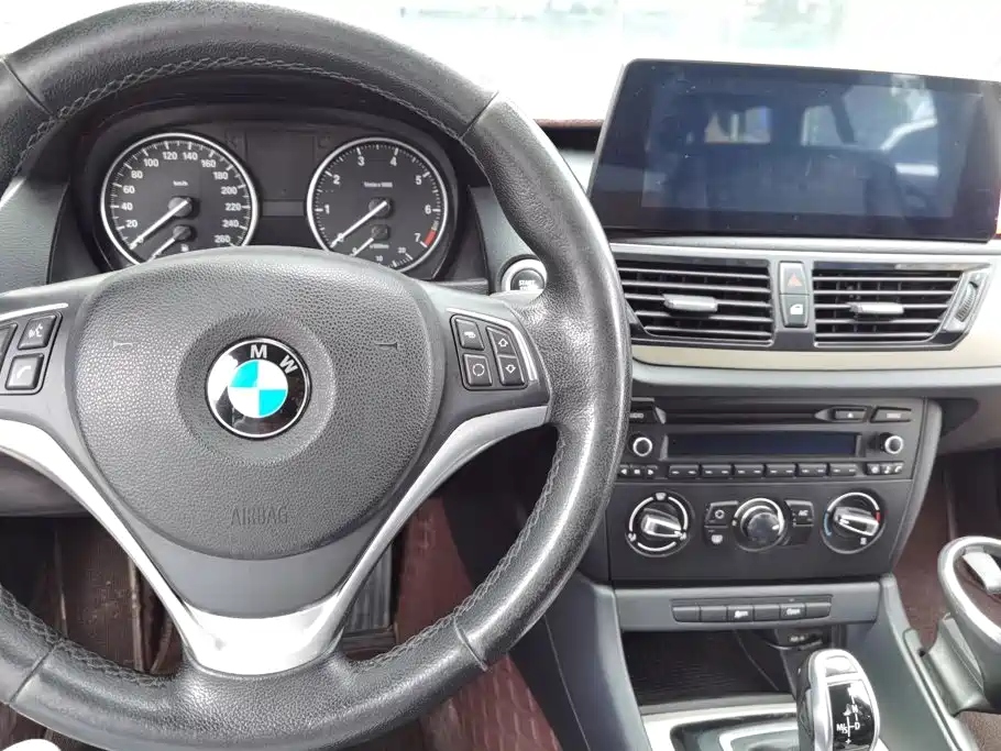 BMW X1 2015 — фото 12