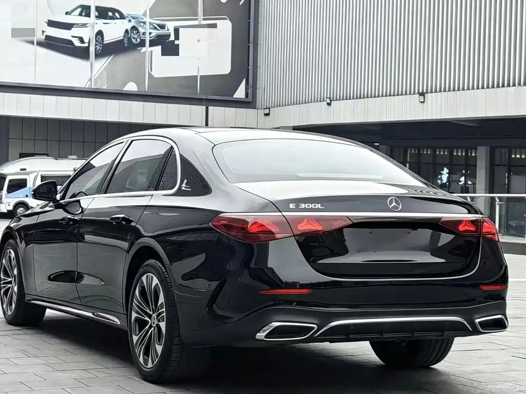 Mercedes-Benz E-Class 2023 — фото 9