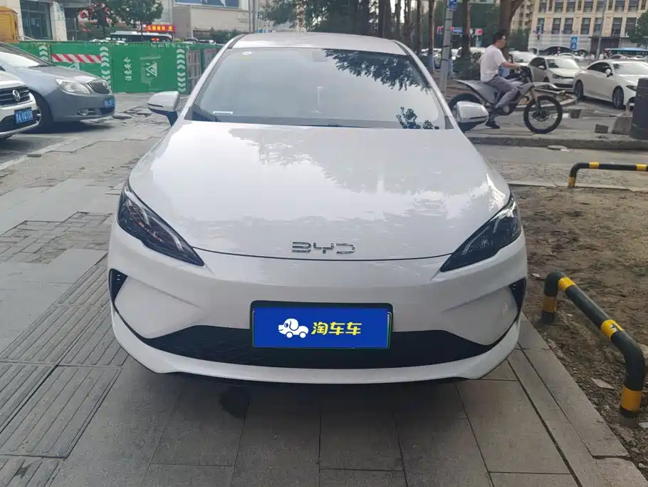 BYD Seal 05 DM-i 2026 — фото 2