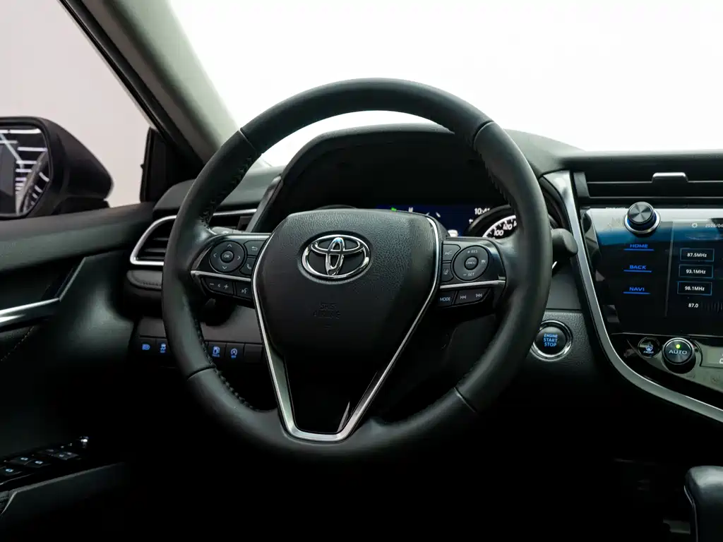Toyota Camry 2021 — фото 14