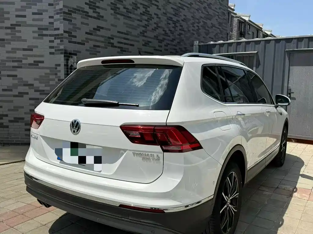 Volkswagen Tiguan L 2018 — фото 2