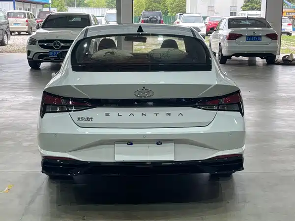 Hyundai Elantra 2023