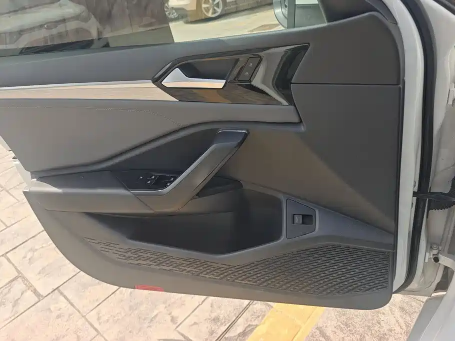 Volkswagen Sagitar 2019