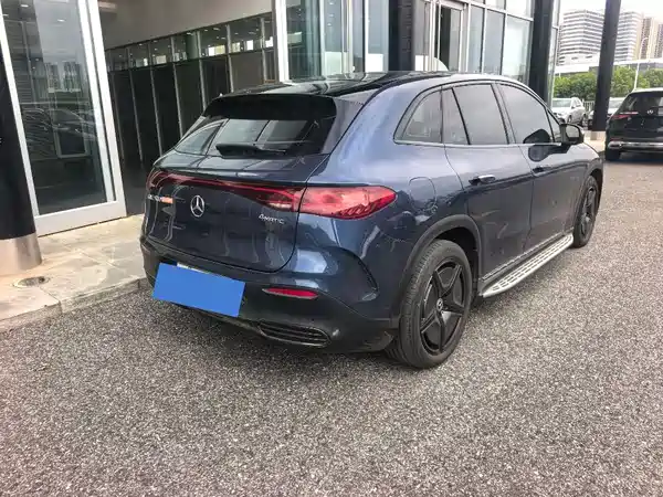 Mercedes-Benz EQE SUV 2025
