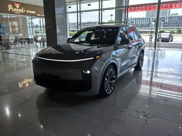 Li Auto L8 2025
