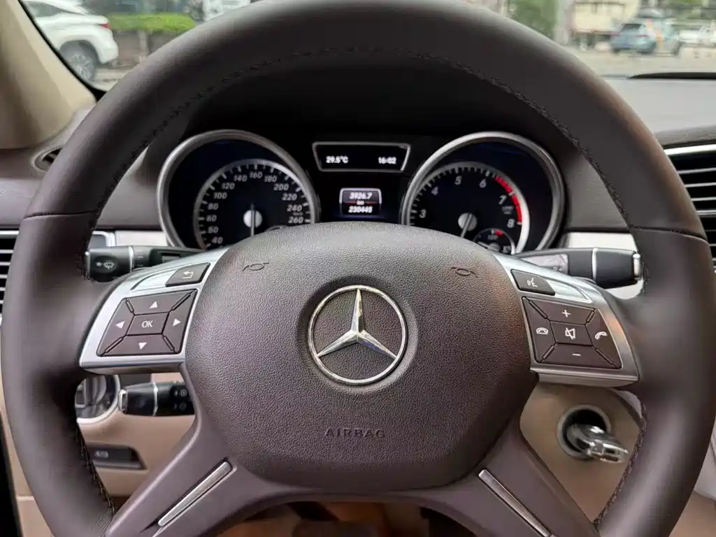 Mercedes-Benz M-Class 2014 — фото 12