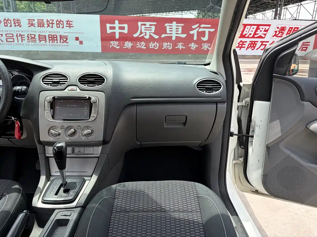 Ford Focus 2014 — фото 11