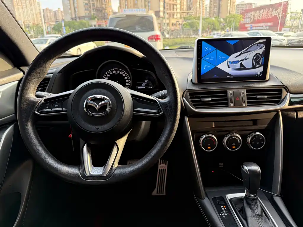 Mazda CX-4 2018 — фото 9