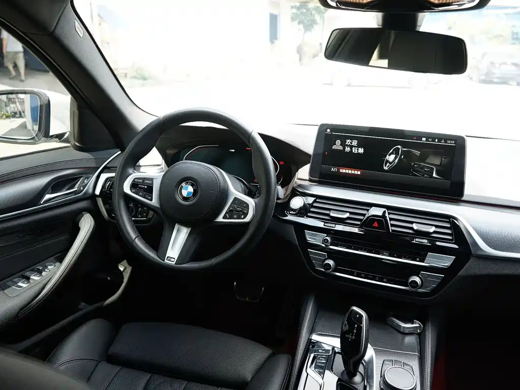 BMW 5 Series 2022 — фото 10