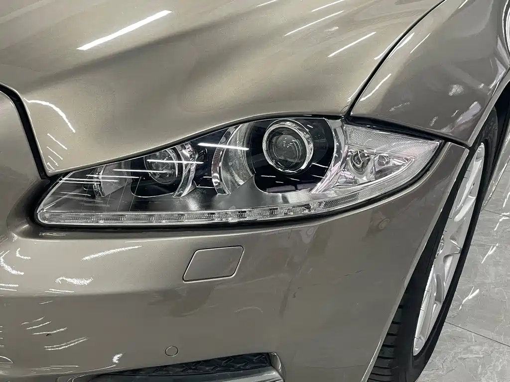 Jaguar XJ 2012 — фото 22