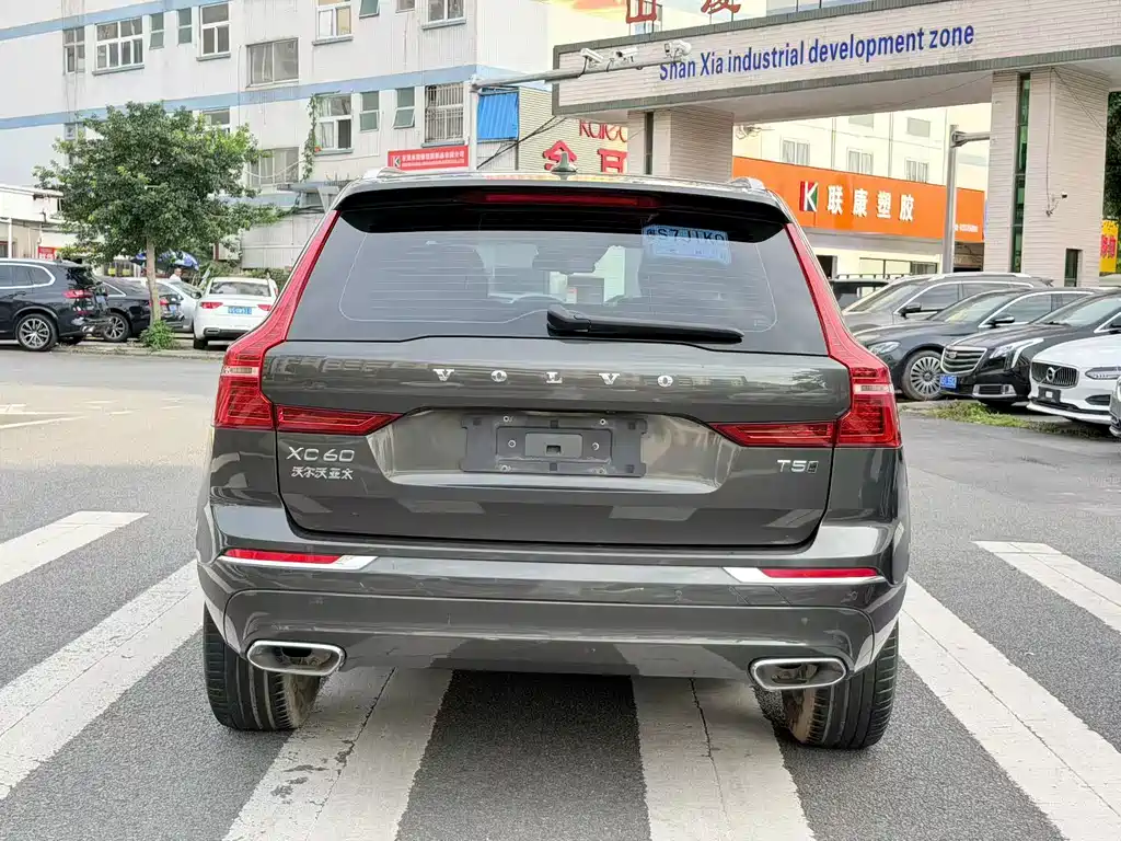 Volvo XC60 2020 — фото 19