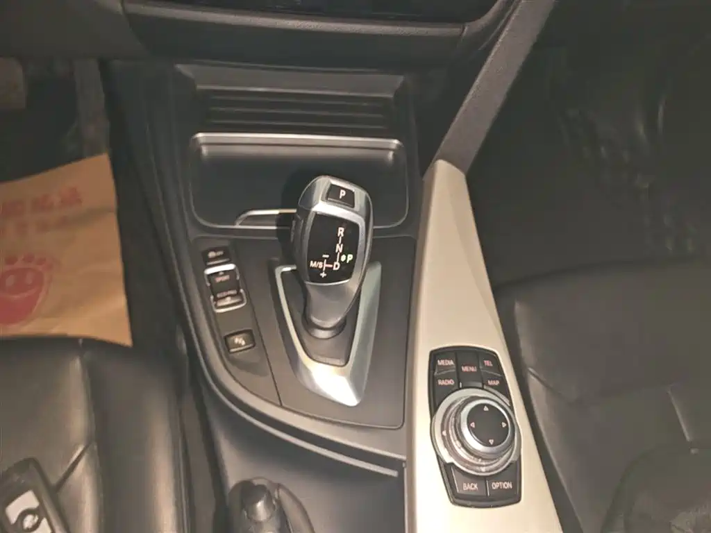 BMW 3 Series 2016 — фото 14