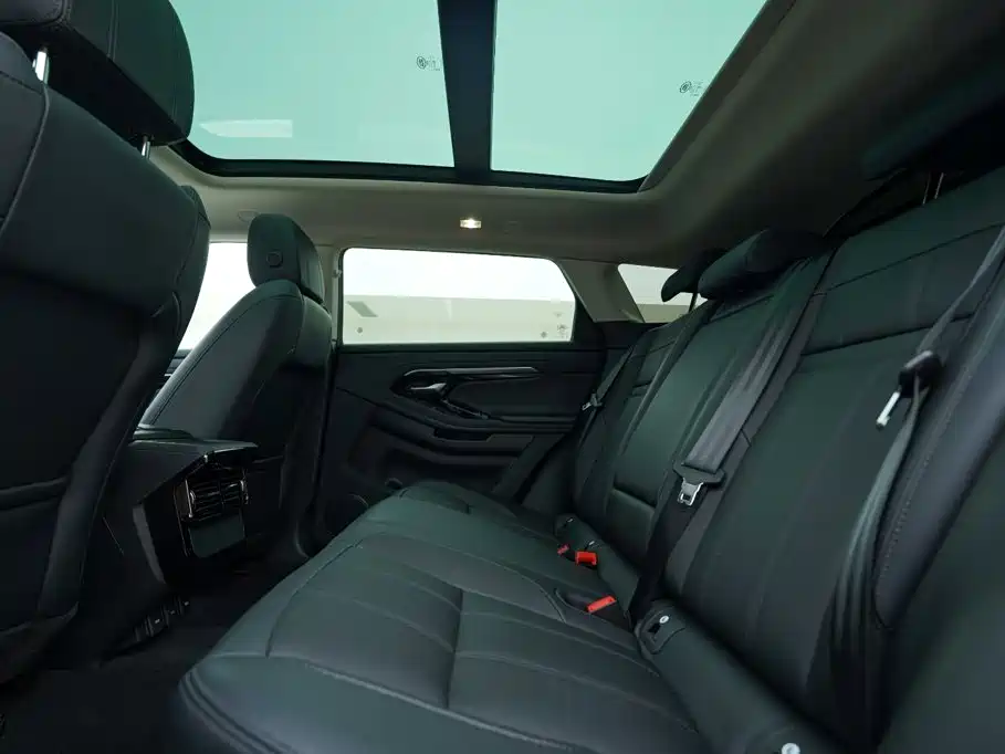 Land Rover Range Rover Evoque 2023 — фото 21