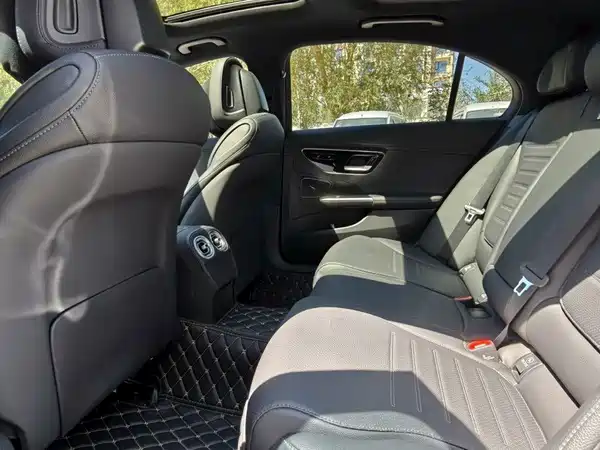 Mercedes-Benz C-Class 2024