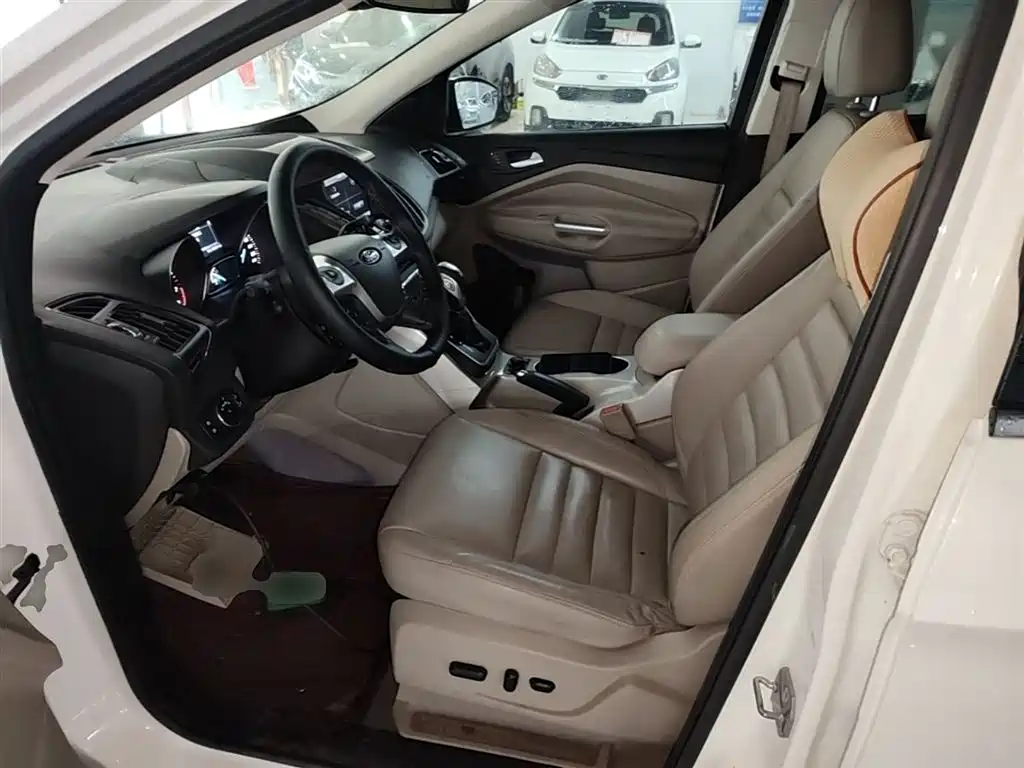 Ford Kuga 2015 — фото 16