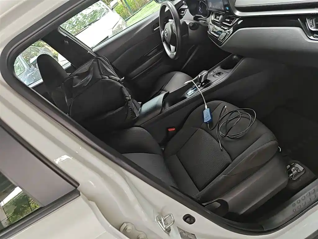 Toyota C-HR EV 2021 — фото 20