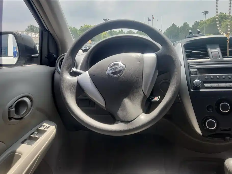 Nissan Sunny 2017 — фото 15