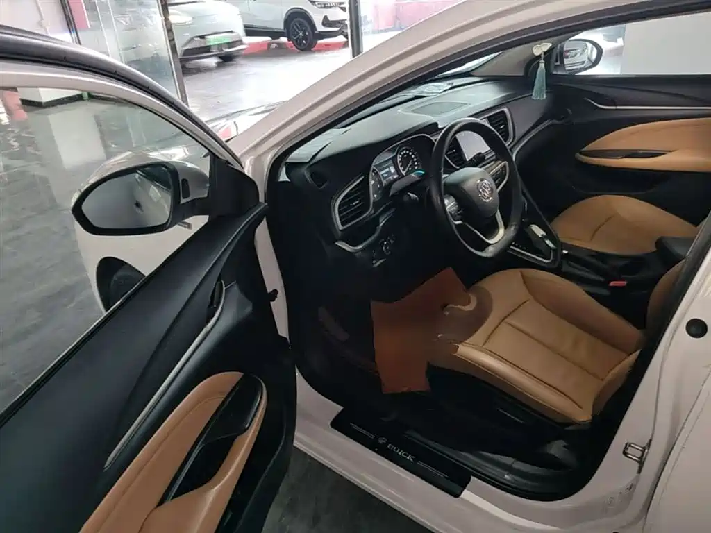 Buick Excelle 2019 — фото 16