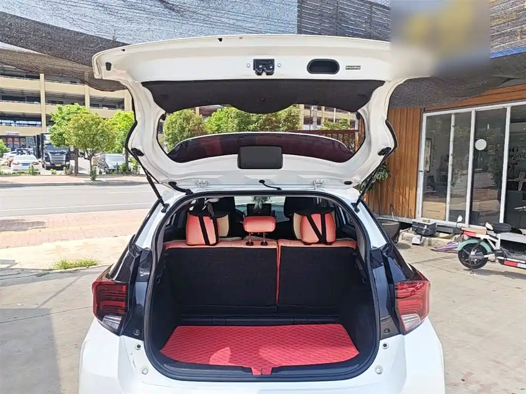 Toyota Yaris L 2021 — фото 19