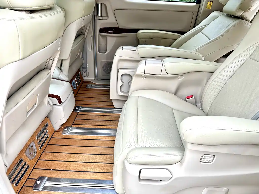 Toyota Alphard 2010 — фото 20