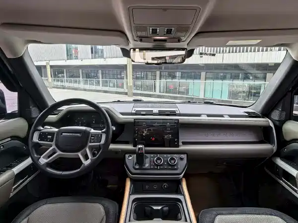 Land Rover Defender 2022