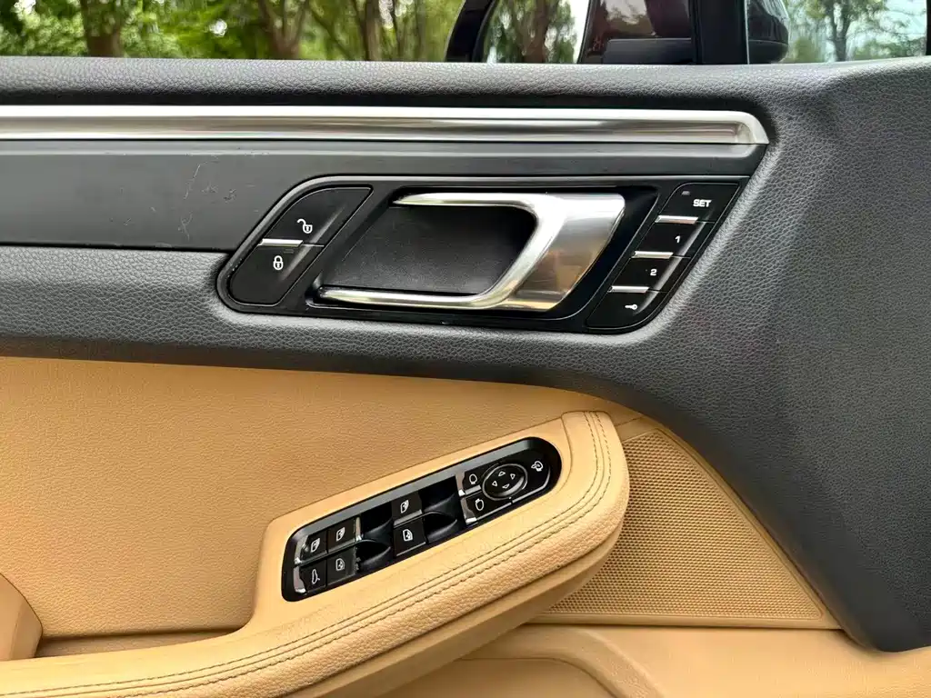 Porsche Macan 2016 — фото 26