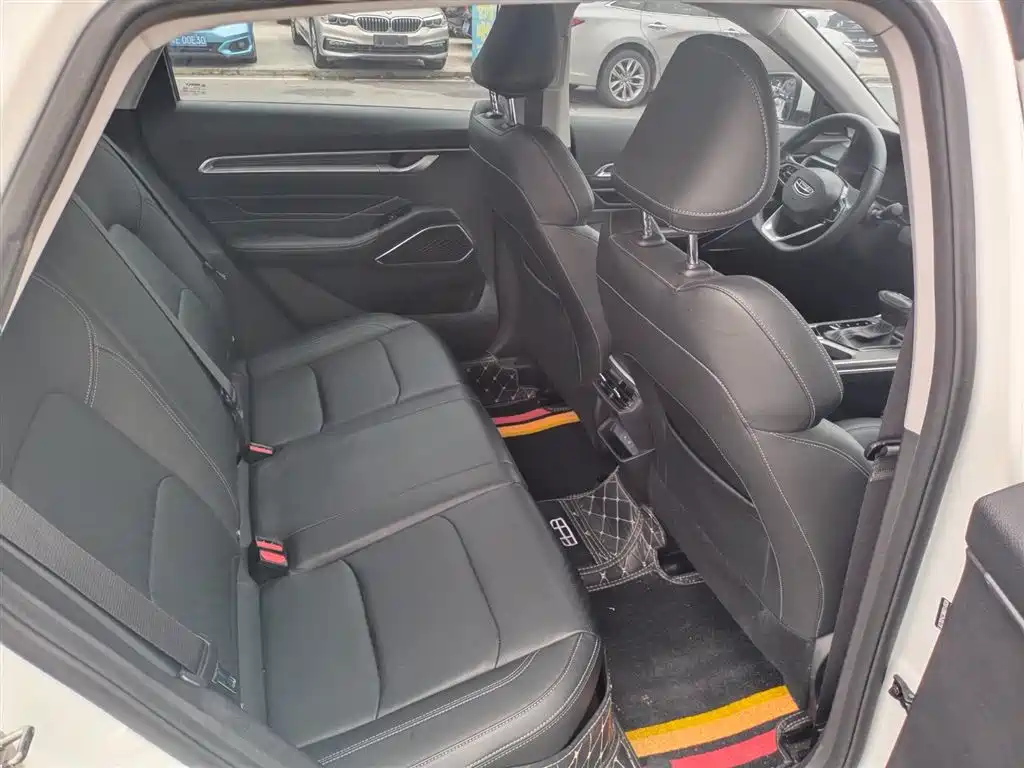 Geely Emgrand 2022